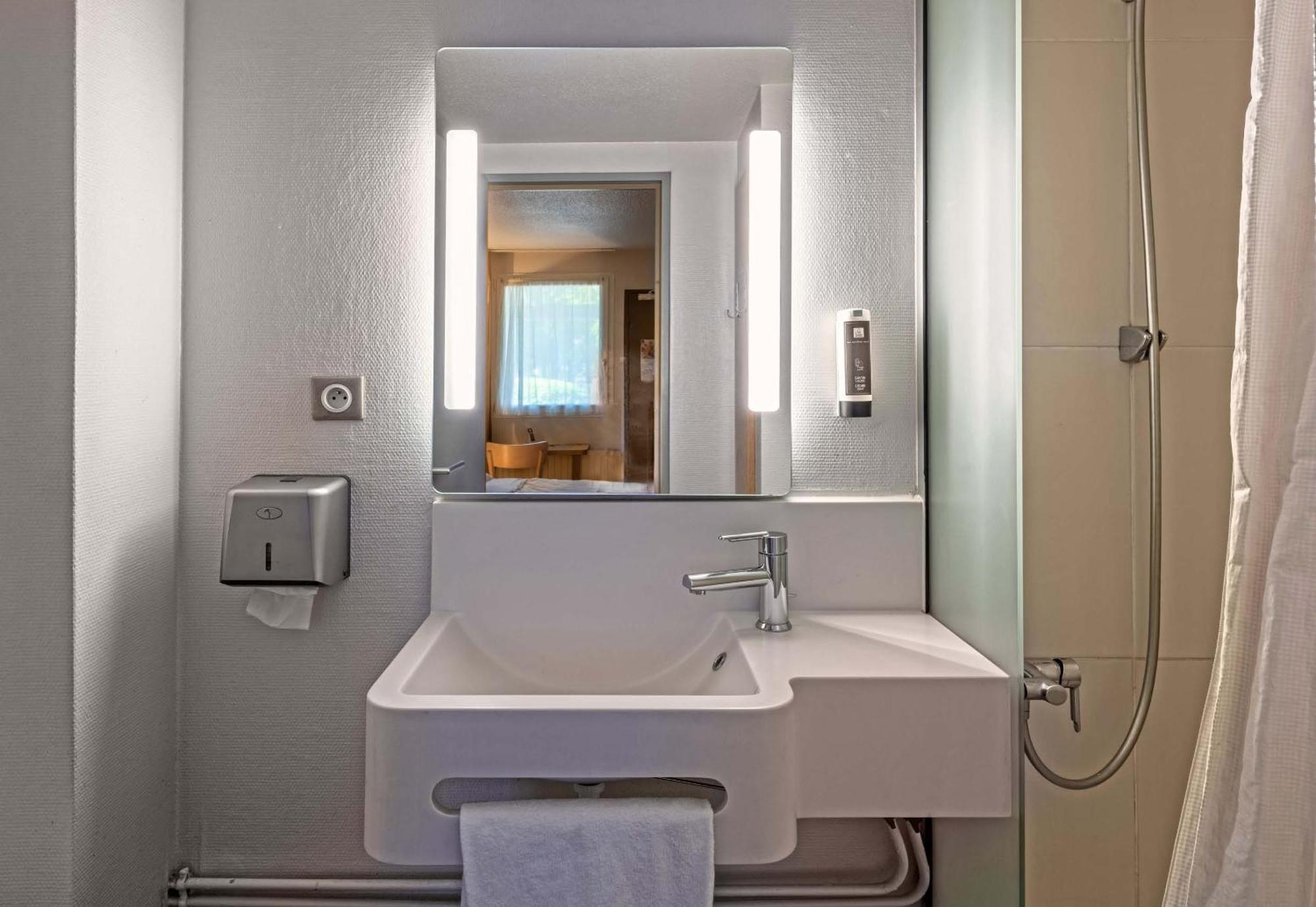 B&B Hotel Morlaix Saint-Martin-des-Champs  ภายนอก รูปภาพ