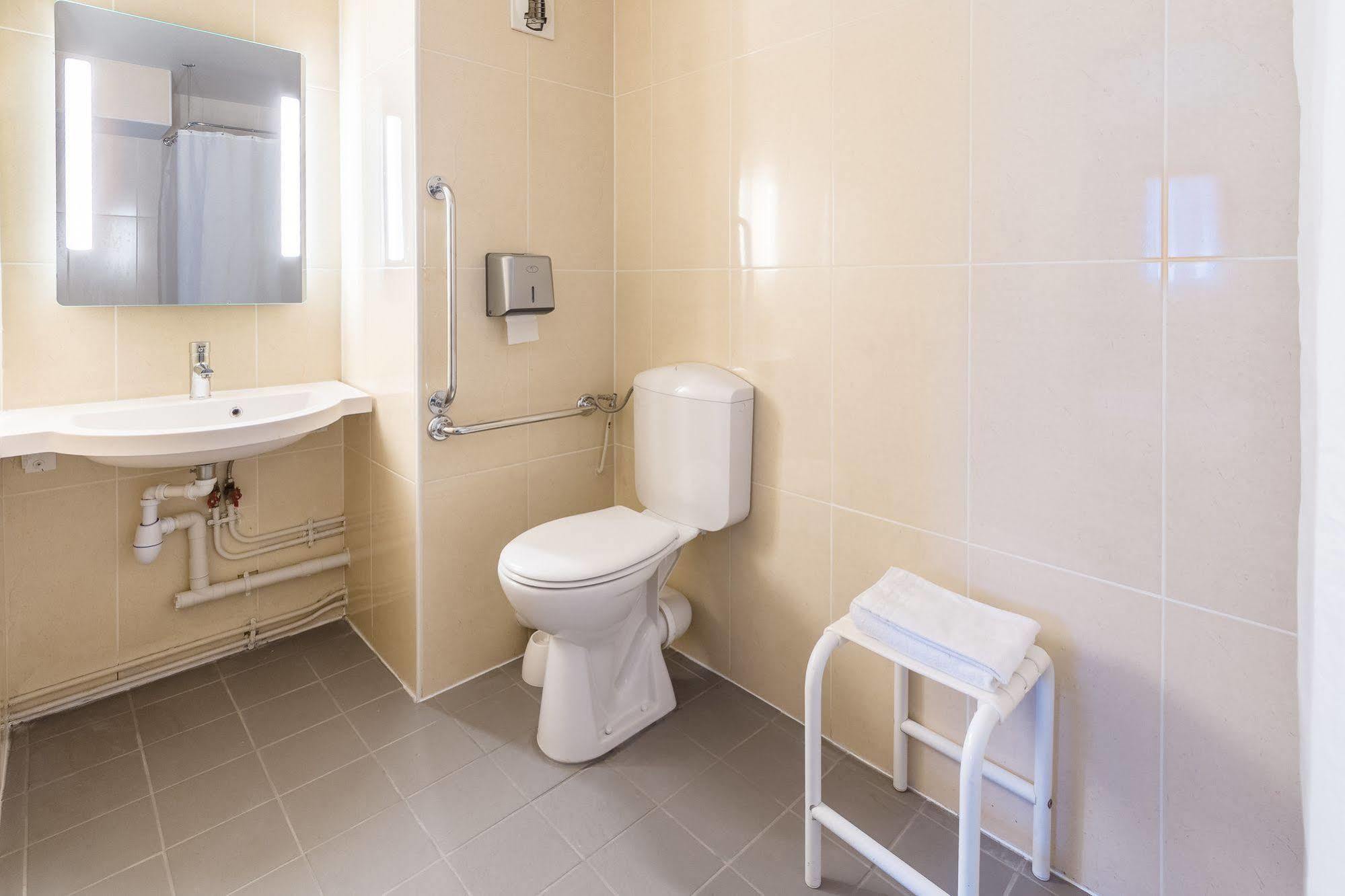 B&B Hotel Morlaix Saint-Martin-des-Champs  ภายนอก รูปภาพ