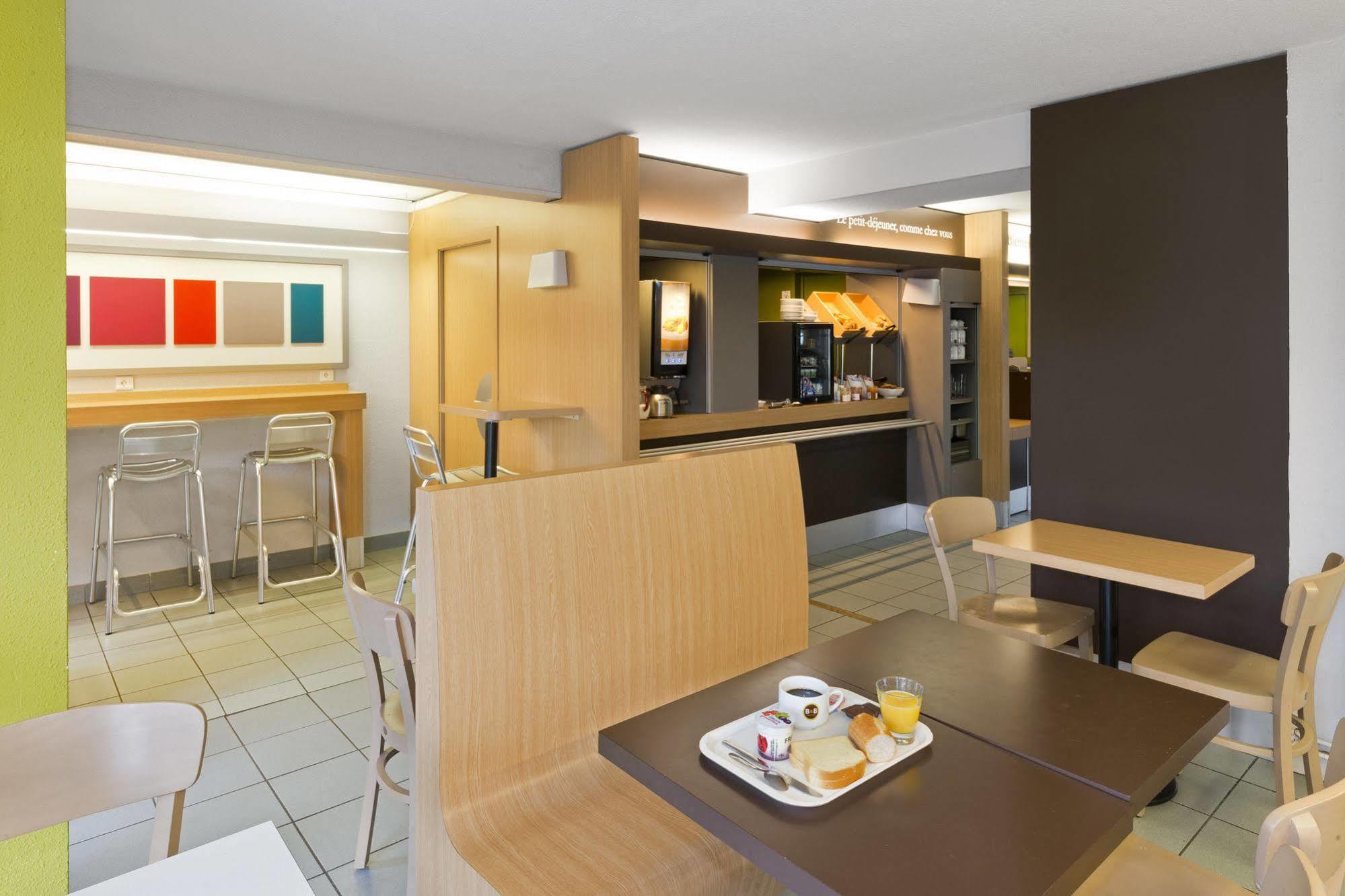 B&B Hotel Morlaix Saint-Martin-des-Champs  ภายนอก รูปภาพ